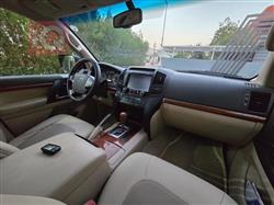 تۆیۆتا لاند کروزەر